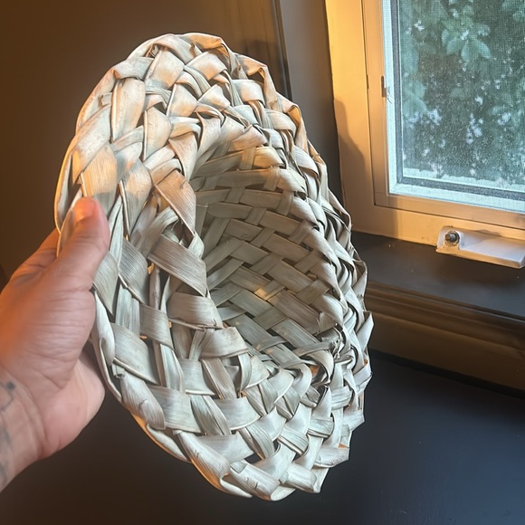 Handmade grass hat - Picture 3 of 4